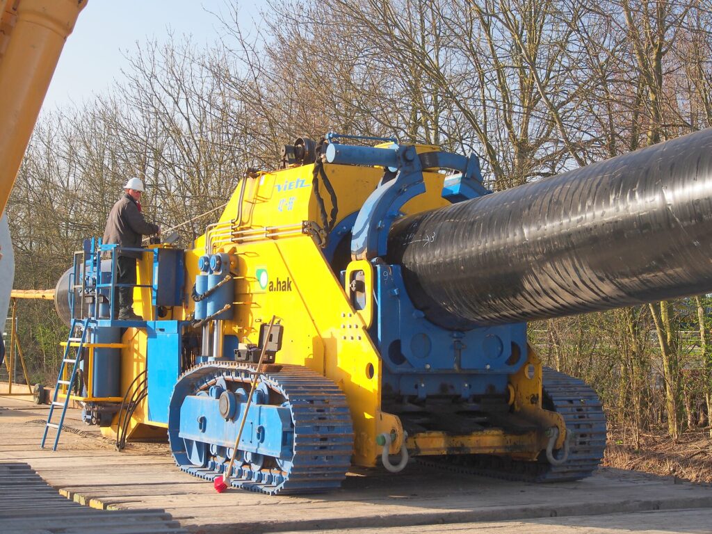 Heavy industrial pipe-bending machine used to bend large-diameter pipeline pipe